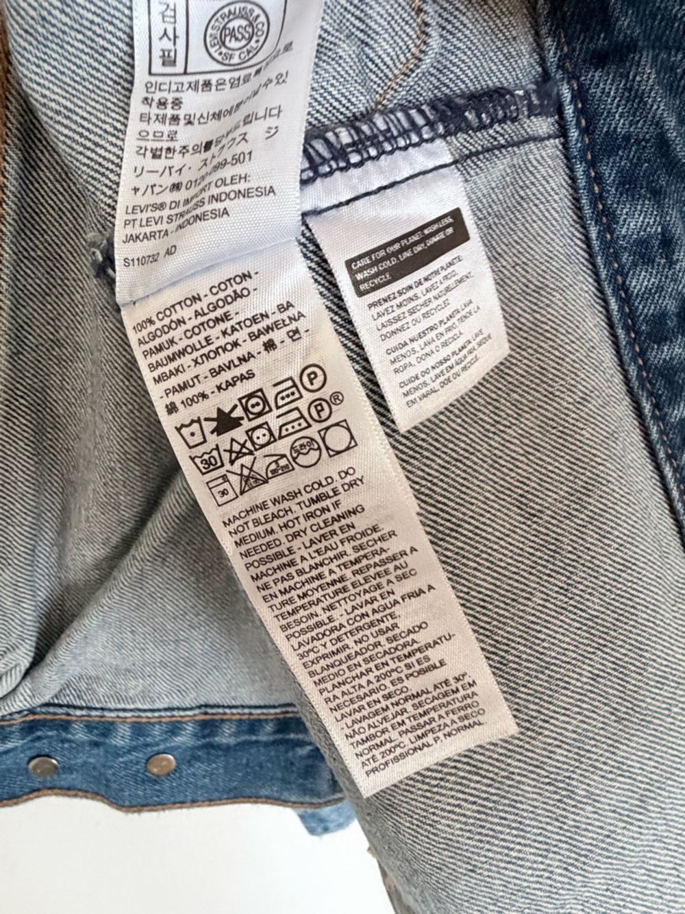 Levi's Premium 90's Trucker Distressed Denim Jacket Unisex Grunge Blue XS NWT - Picture 15 of 15